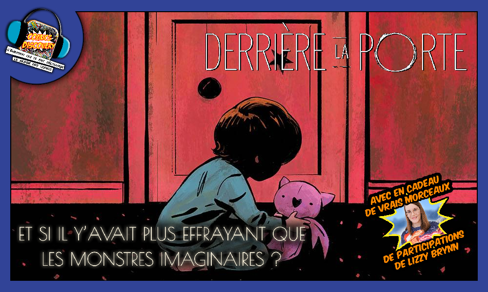 Illustration de l’épisode ComicsDiscovery consacré à Derrière la porte de James Tynion IV. Un enfant assis devant une porte sombre, avec un doudou, évoquant une menace invisible et l’horreur psychologique du récit.